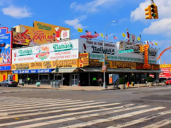 Ting å gjøre i Coney Island - Nathan's Hot Dog