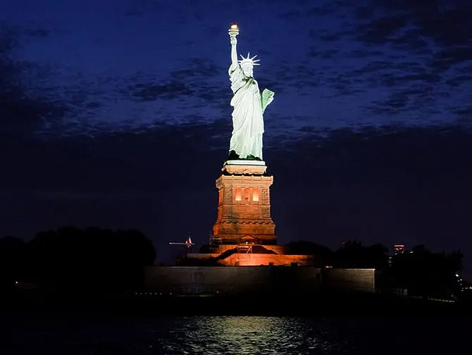 Cruise med middag i New York - Frihetsgudinnen