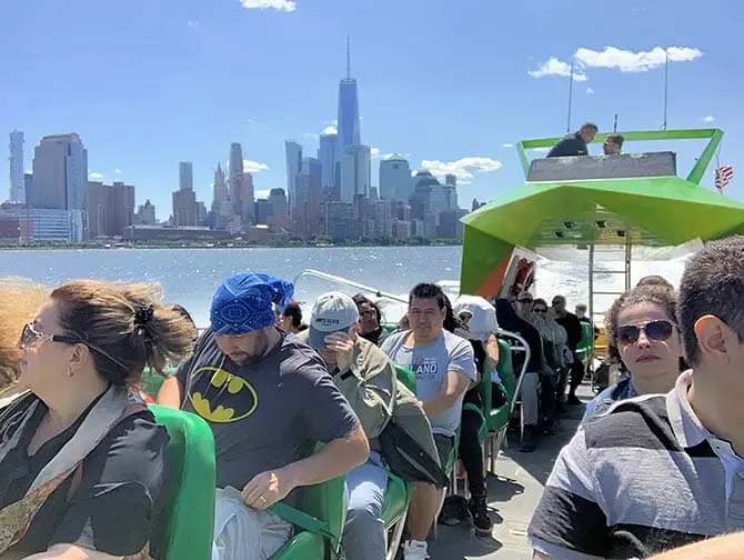 Circle Line The Beast i New York - Motorbåt