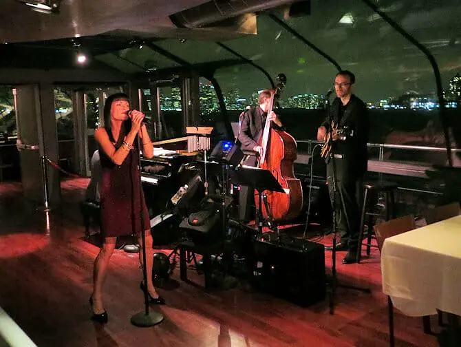 Bateaux New York cruise med middag - Live musikk