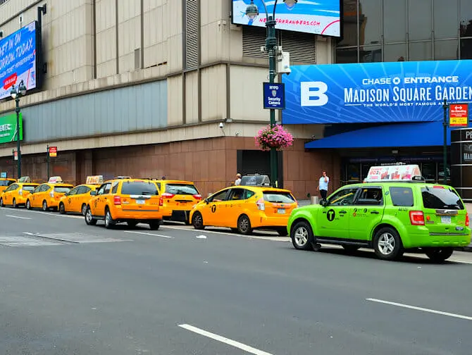 Taxi i New York - Line-grønne og gule taxier