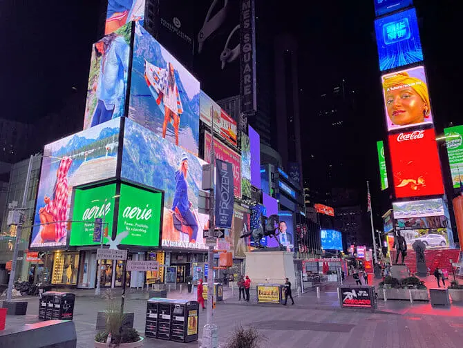 Ting å gjøre på Times Square - Om kvelden