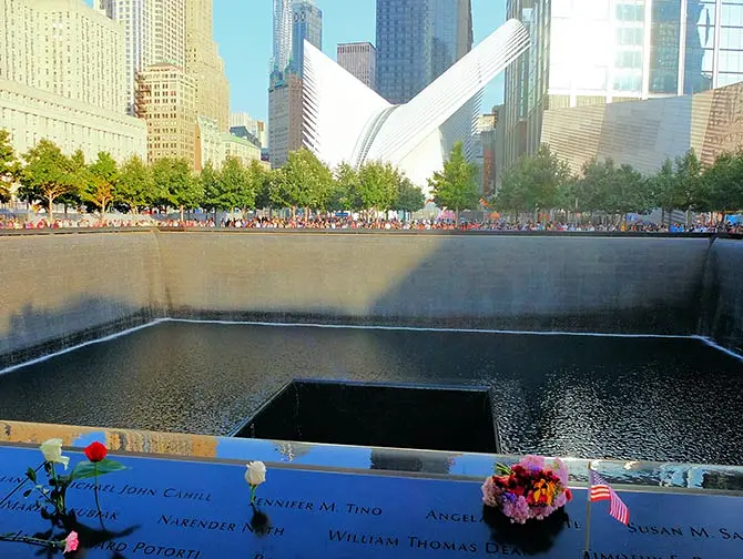 9/11 Memorial i New York - roser