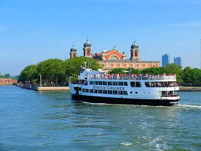 Ellis Island i New York - Statue cruise