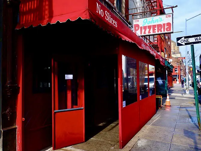 Beste Pizza i New York - John's Pizzeria of Bleecker Street