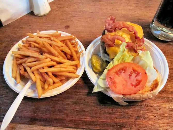 Beste hamburgere i New York - Burgeren på Corner Bistro