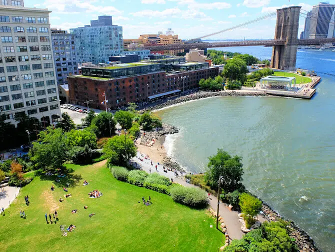 Parker i New York - Brooklyn Bridge Park