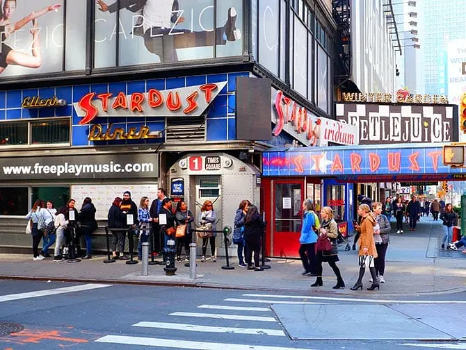 Tema-restauranter i New York - Ellen's Stardust Diner