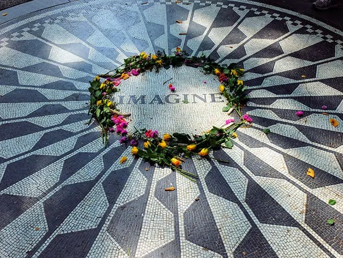 Guidet tur til steder for filminnspilling i Central Park - Strawberry Fields