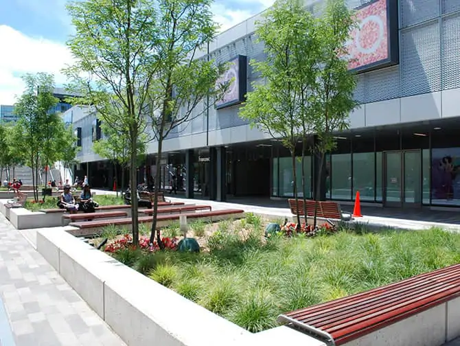 Empire Outlets New York City - Hovedgaten