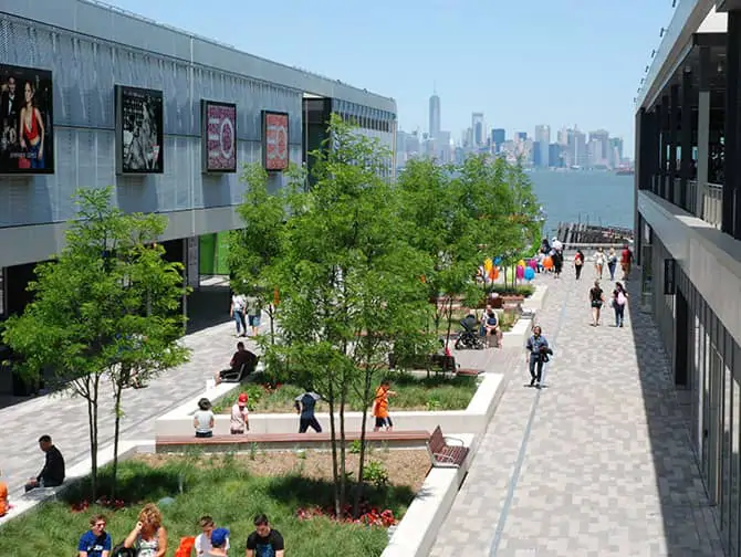 Empire Outlets New York City - Skyline-utsikt