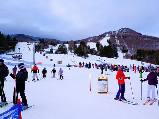 Ski eller Snowboard dagstur i New York