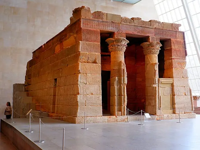 The Metropolitan Museum of Art inNew York - Temple of Dendur
