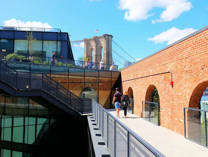 Brooklyn Bridge Park i New York - Empire Stores Tak