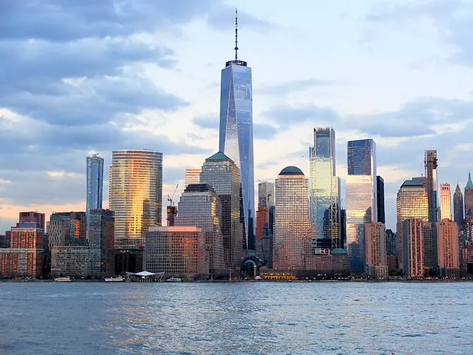 Cruise på kveldstid i New York