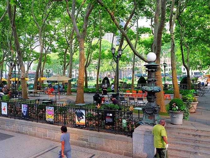 Hop-on-hop-off-buss i New York - Utsikt fra bussen