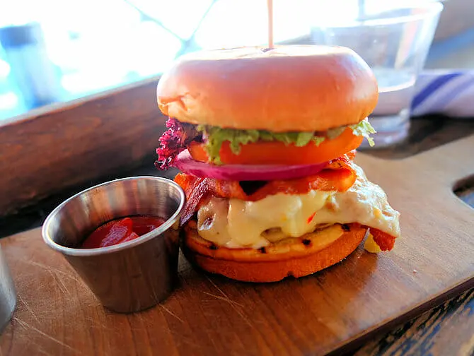 Spise ute med barn i New York - Burger hos Fridays