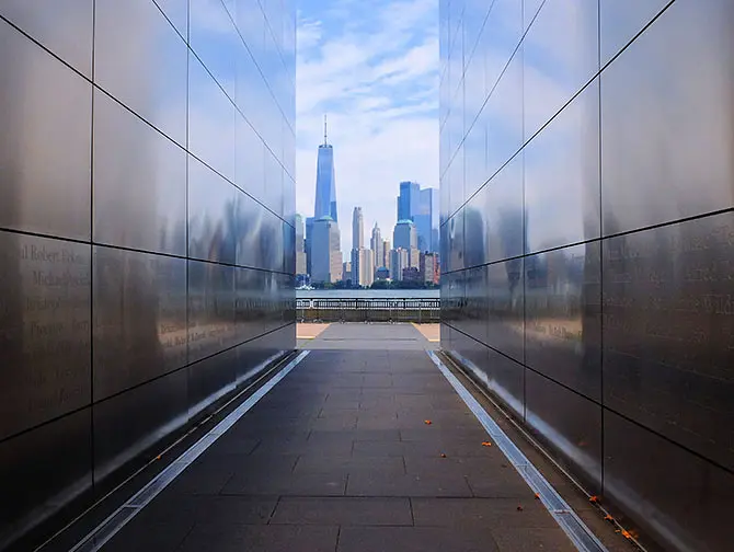 Empty Sky Memorial i New Jersey - Utsikt mot skyline