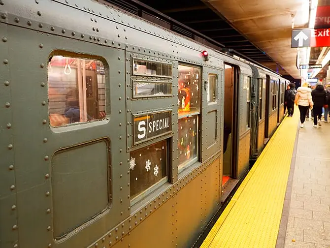 Gammeldagse tunnelbanevogner i New York