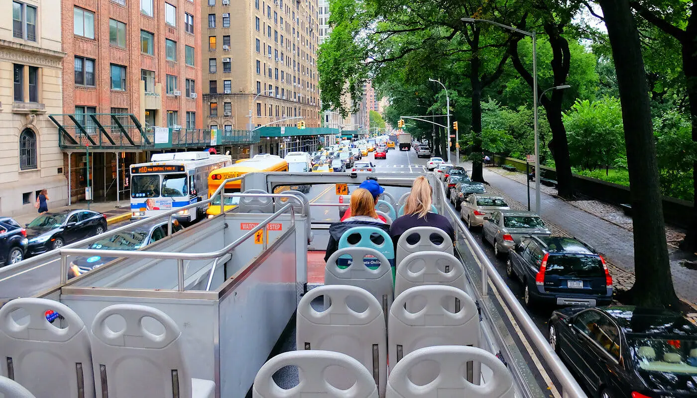 Gray Line Hop On Hop Off Bus i New York - Guide