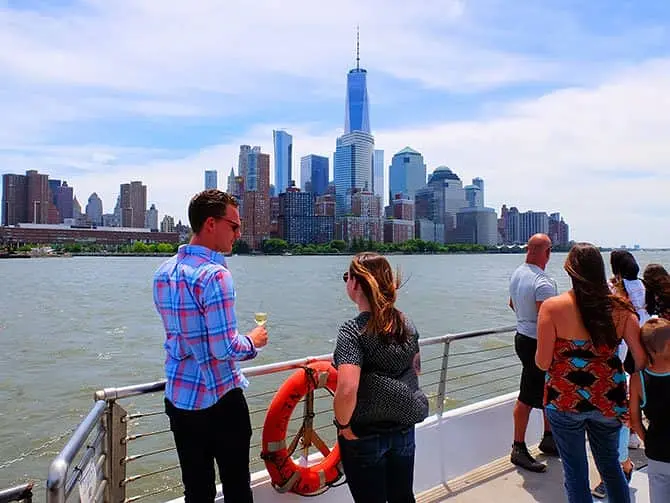Bateaux cruise med lunsj i New York - Utsikten