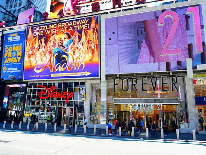 Ting å gjøre i Theater District - Forever21