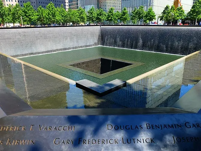 Forskjellen mellom New York Explorer Pass og New York Pass - 911 Memorial