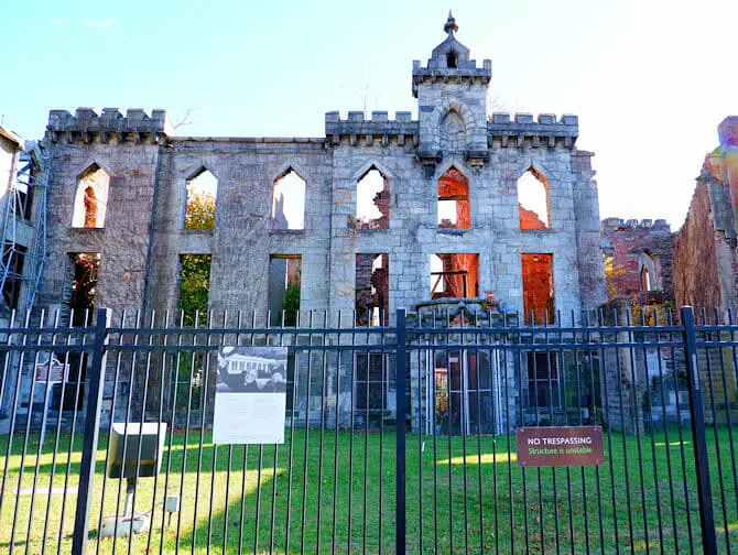 Ting å gjøre på Roosevelt Island - Smallpox Hospital