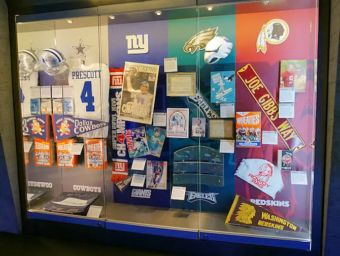 NFL Experience Times Square - Artefakter