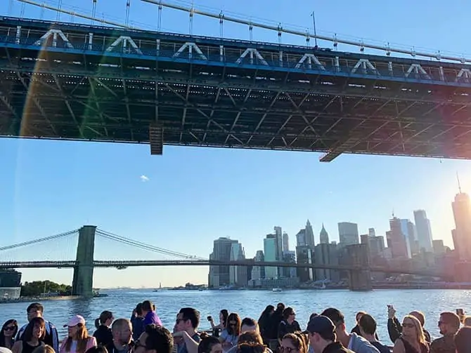 Happy Hour Cruise i New York - Seiler på East River