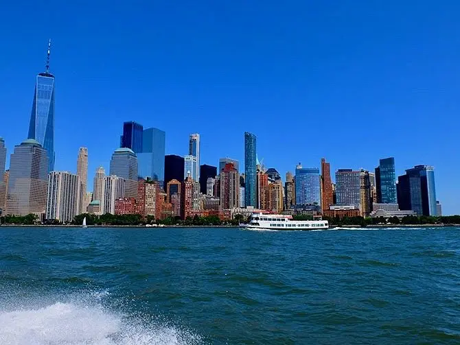 Speedbåt i New York - Utsikt fra båten
