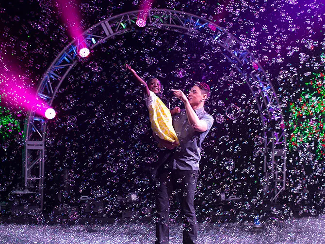 Gazillion Bubble Show Broadway Tickets - Familieforestilling