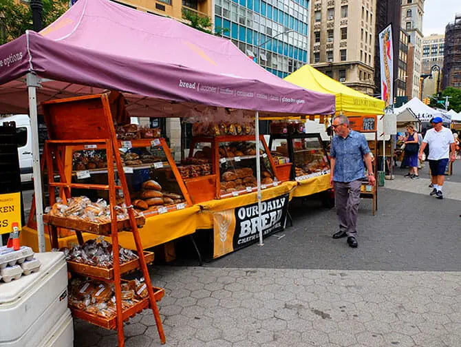 Miljovennlig tur til New York - Brod på Union Square Greenmarket