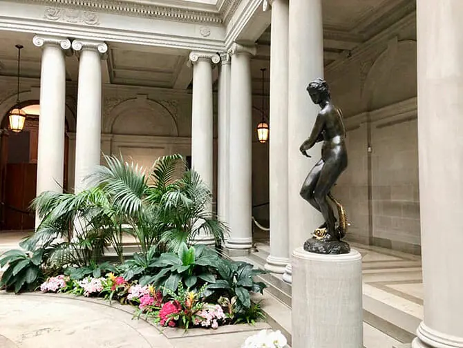 Frick Collection i New York Statue