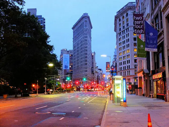Flatiron Building i New York på kvelden