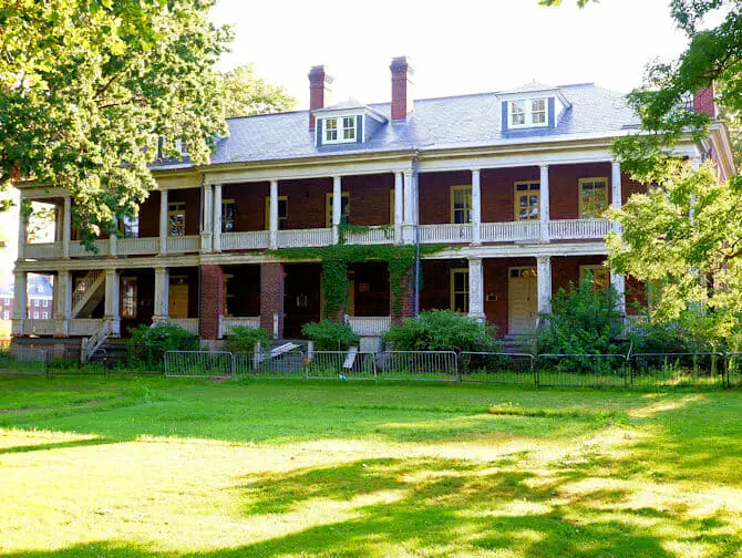 Ting å gjøre på Governors Island - Bygning