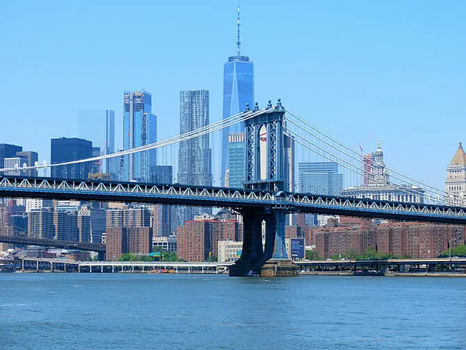 Manhattan Bridge i New York - Skylinen