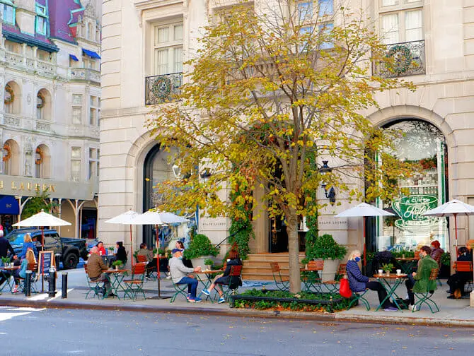 Upper East Side Shopping i New York - Stemning