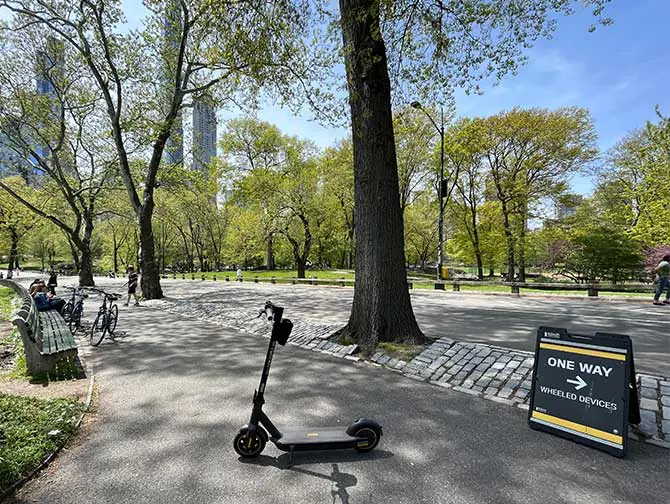 Leie av elektrisk sparkesykkel i New York - Central Park