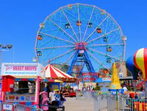 Denos Wonder Wheel Amusement Park på Coney Island - pariserhjul