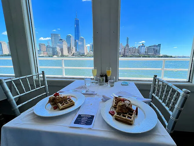 Cruise med brunsj i New York - Bord