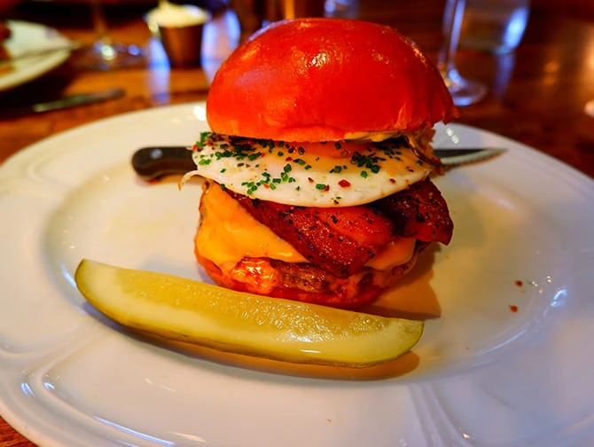 Beste hamburgere i New York - Au Cheval burgeren