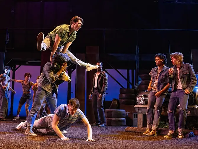 The Outsiders Broadway tickets - Rollebesetningen