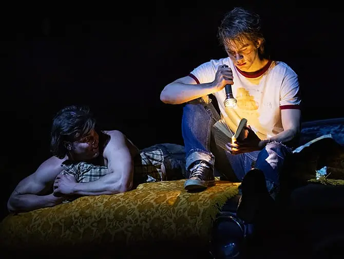 The Outsiders Broadway tickets - Vennskap