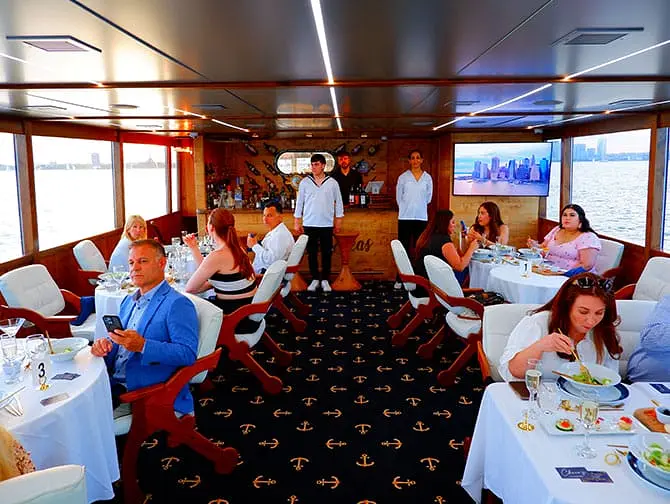 Cruise med middag i New York - Båt