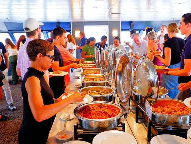 Cruise med middagsbuffé i New York - Middag