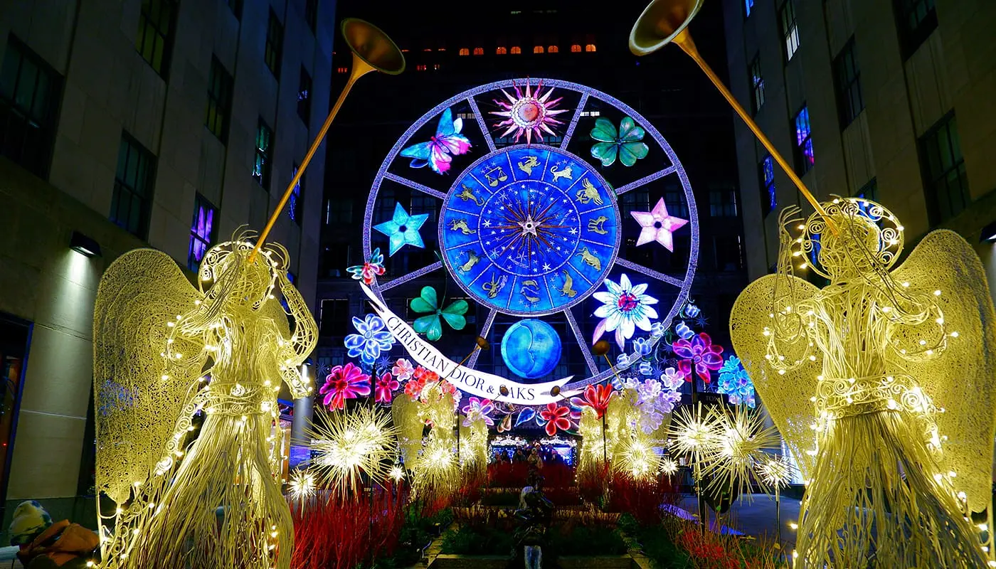 Reiseplan for jul i New York - Saks Fifth Avenue Holiday Light Show