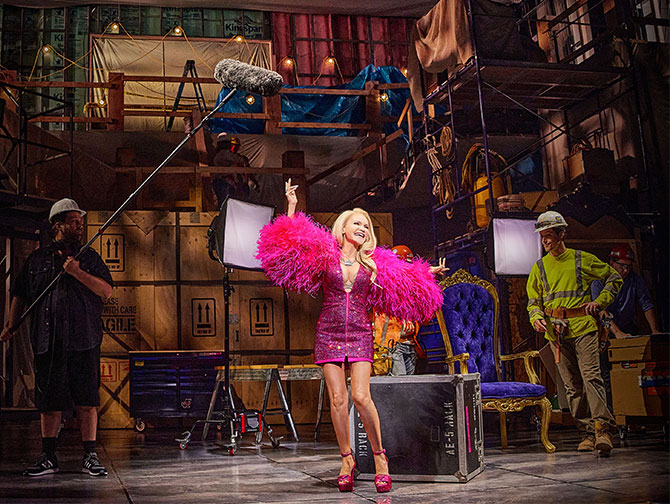 The Queen of Versailles Broadway Tickets - Scenen