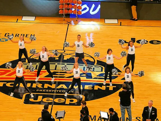 College-basketball i New York - Cheering
