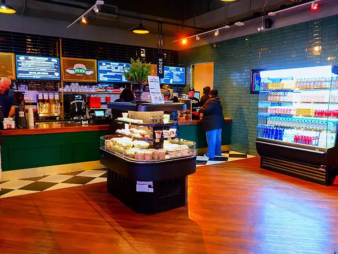 Central Perk Coffeehouse i New York - Ta en kaffe